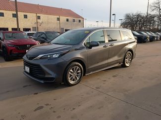 Used 2025 Toyota Sienna LE video 1