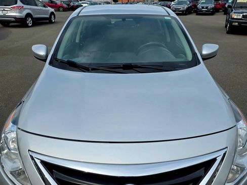 Used 2018 Nissan Versa SV w/ SV Special Edition Package FWD image 3