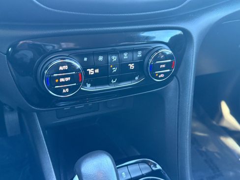 Used 2022 Buick Encore GX Essence image 23