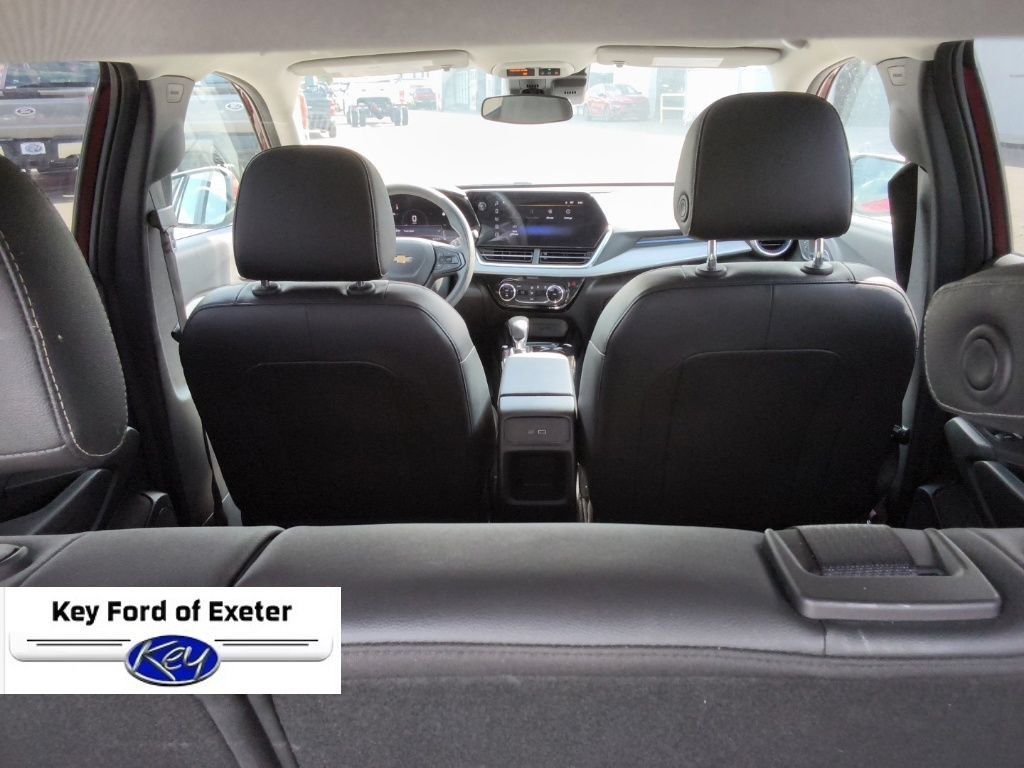 Used 2025 Chevrolet Trax LT FWD image 14