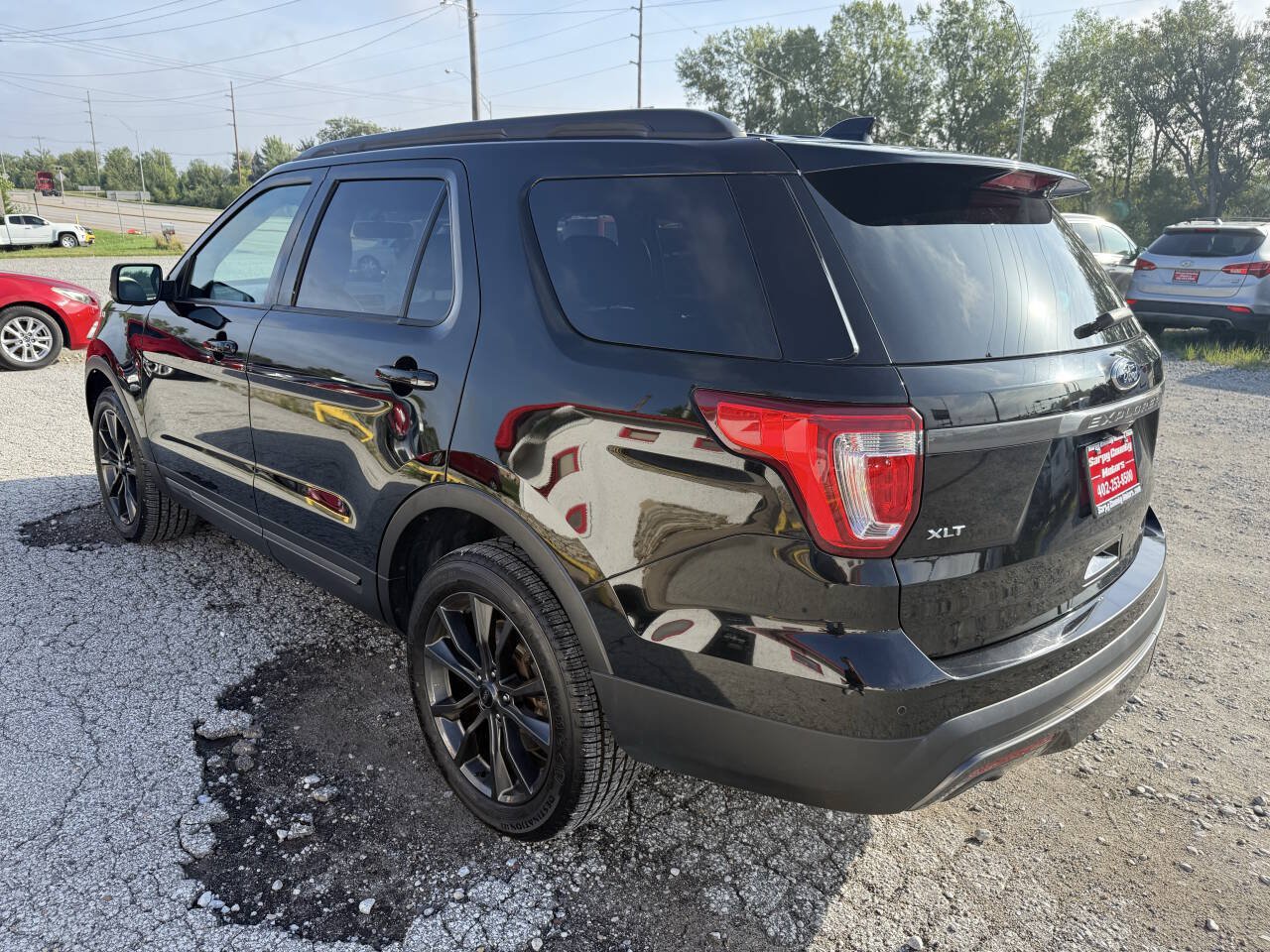 Used 2017 Ford Explorer XLT w/ Equipment Group 202A AWD/4WD image 5