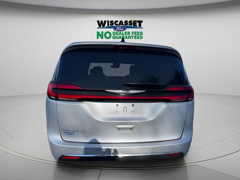 Used 2024 Chrysler Pacifica Touring-L FWD image 25