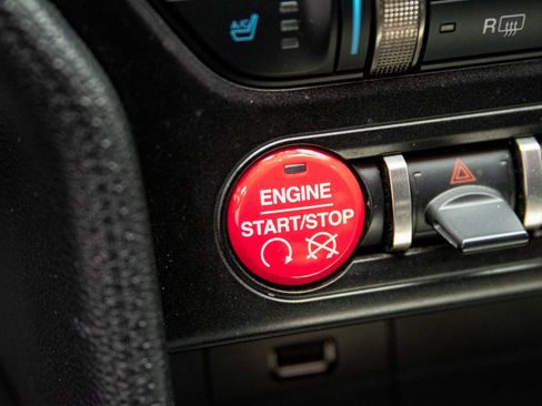 Used 2016 Ford Mustang Shelby GT350 w/ Technology Package image 20