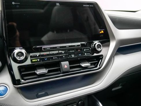 Used 2021 Toyota Highlander Platinum AWD/4WD image 31