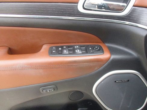 Used 2020 Jeep Grand Cherokee Summit image 14