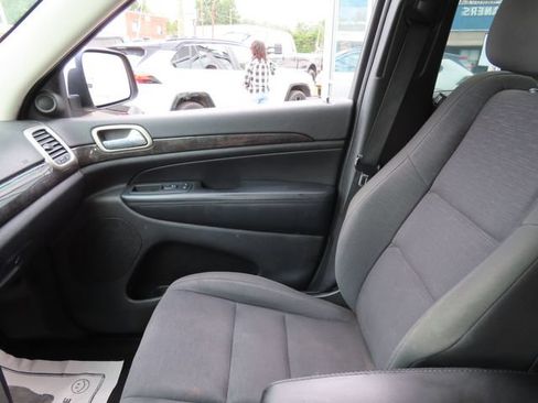Used 2012 Jeep Grand Cherokee Laredo w/ Laredo E Group AWD/4WD image 19