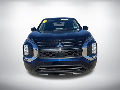 Used 2022 Mitsubishi Outlander SE image 8