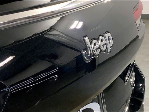 Used 2023 Jeep Grand Cherokee L Overland w/ Advanced Protech Group III AWD/4WD image 30