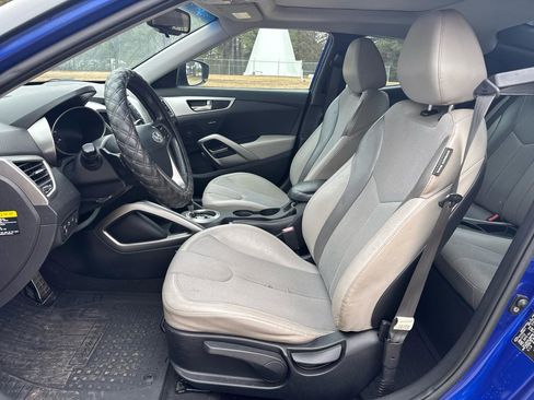 Used 2012 Hyundai Veloster w/ Style Pkg image 11