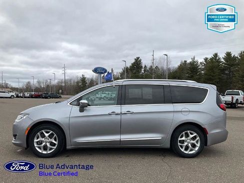 Used 2020 Chrysler Pacifica Limited image 28