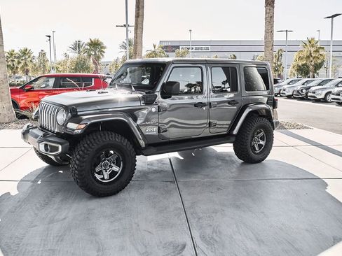 Used 2021 Jeep Wrangler Unlimited Sahara AWD/4WD image 4