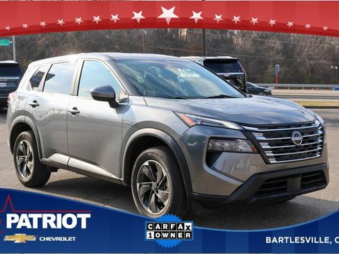 Used 2024 Nissan Rogue SV image 1