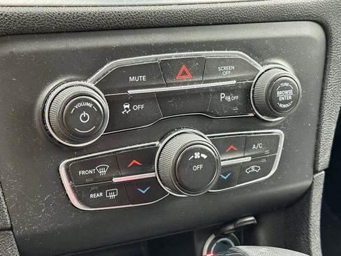 Used 2021 Dodge Charger SXT w/ Blacktop Package image 20