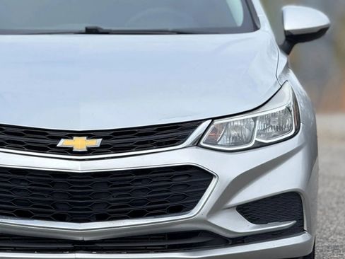 Used 2018 Chevrolet Cruze LS image 12