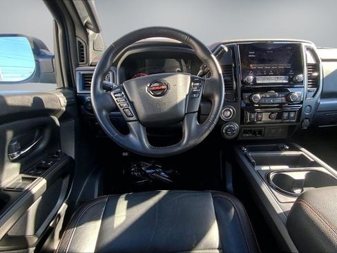 Used 2021 Nissan Titan PRO-4X w/ Pro-4x Convenience Package AWD/4WD image 4