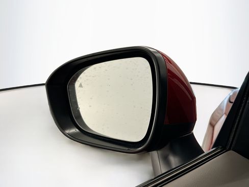 Used 2025 Nissan Rogue SV AWD/4WD image 16