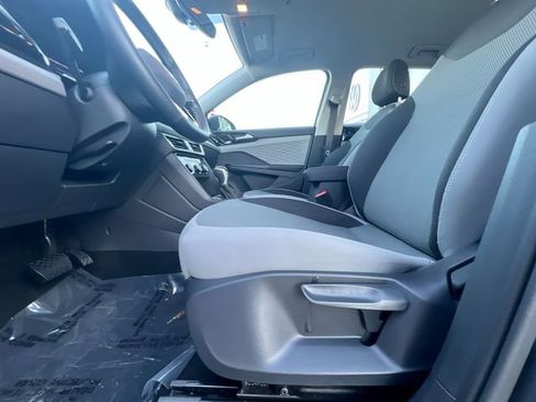 Used 2022 Toyota RAV4 XLE Premium image 12