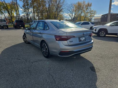 Used 2024 Volkswagen Jetta Sport image 2