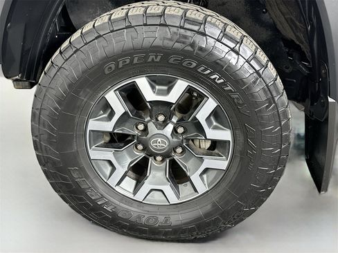 Certified 2017 Toyota Tacoma TRD Off-Road w/ Tow Package (A/T) image 29