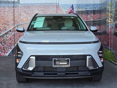 Used 2025 Hyundai Kona SEL AWD/4WD image 3