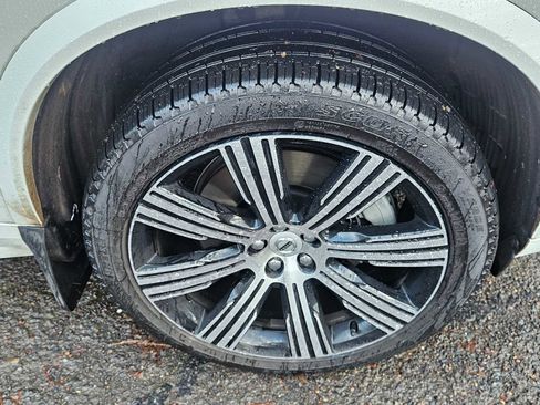Used 2025 Volvo XC90 T8 Ultra w/ Lounge Package image 8