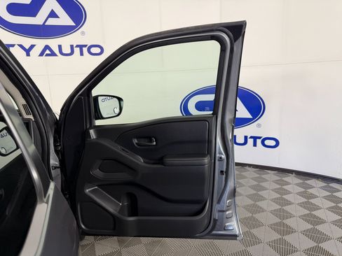 Used 2025 Nissan Frontier S image 12
