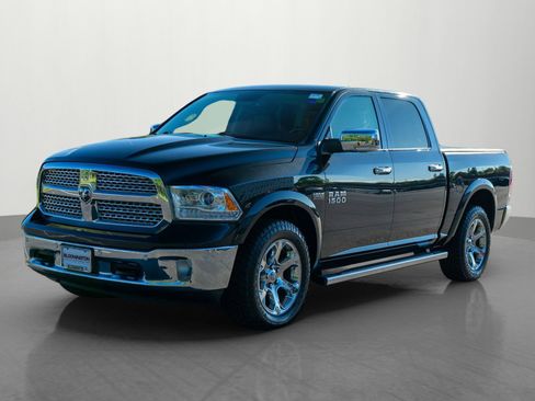 Used 2017 RAM 1500 Laramie w/ Convenience Group AWD/4WD image 3
