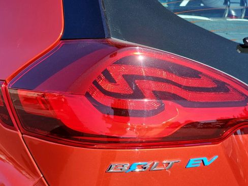 Used 2021 Chevrolet Bolt Premier w/ Infotainment Package image 39