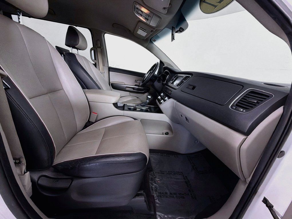 Used 2021 Kia Sedona EX FWD image 28