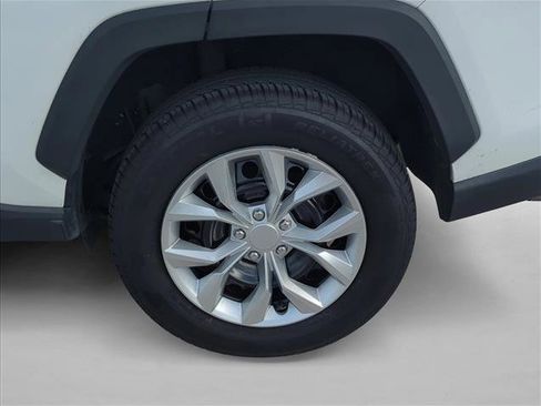 Used 2019 Toyota RAV4 LE image 17
