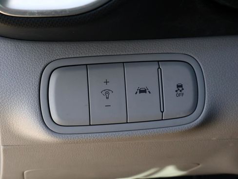 Used 2021 Hyundai Venue SEL w/ Premium Package image 23