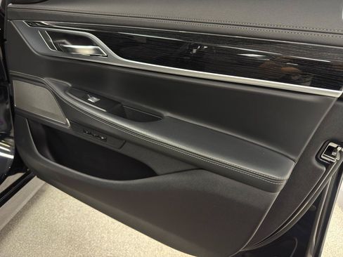 Used 2019 BMW 750i xDrive w/ M Sport Package AWD/4WD image 13