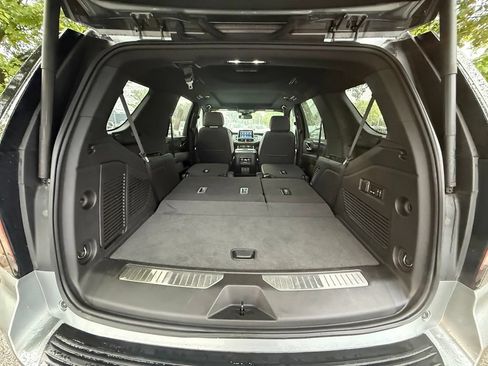 Used 2023 Chevrolet Tahoe Premier AWD/4WD image 38