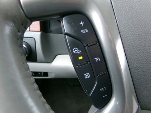 Used 2013 Chevrolet Suburban LTZ image 24