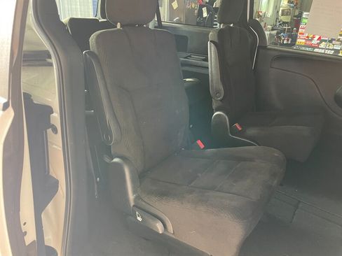 Used 2016 Dodge Grand Caravan SE FWD image 21