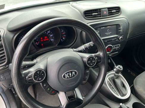 Used 2017 Kia Soul + FWD image 8
