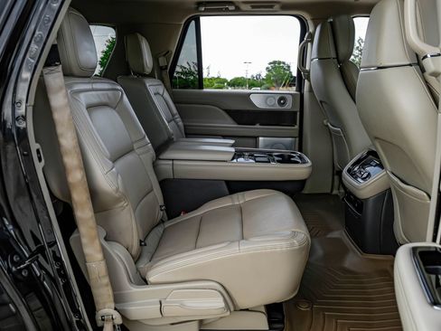 Used 2020 Lincoln Navigator L Reserve w/ Equipment Group 208A Reserve AWD/4WD image 41