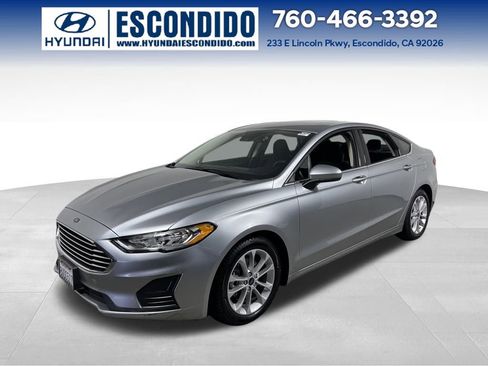 Used 2020 Ford Fusion SE image 1