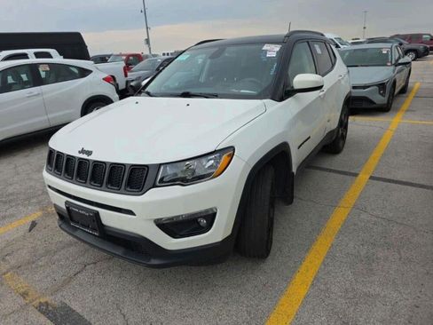 Used 2018 Jeep Compass Latitude w/ Popular Equipment Group AWD/4WD image 2