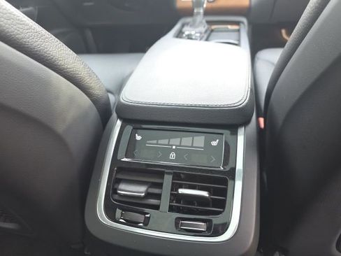 Used 2022 Volvo XC90 T6 Momentum w/ Advanced Package image 14