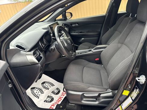 Used 2018 Toyota C-HR XLE FWD image 12