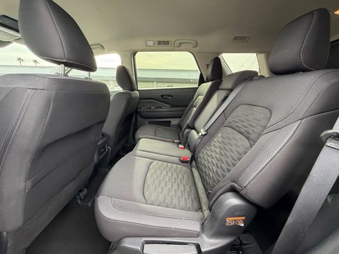 Used 2025 Nissan Pathfinder SV image 27