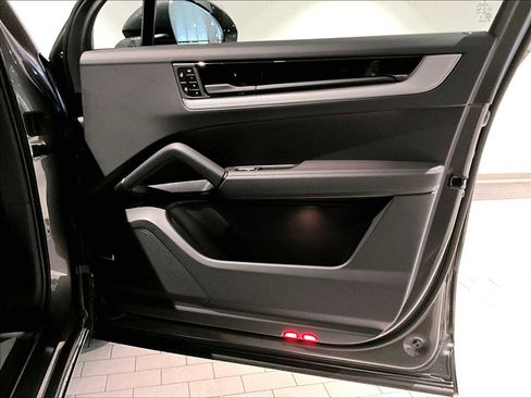 Used 2026 Porsche Cayenne image 27