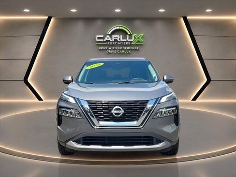 Used 2023 Nissan Rogue SV FWD image 2