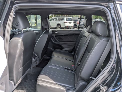 Used 2024 Volkswagen Tiguan SE R-Line FWD image 13