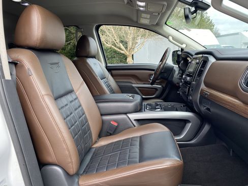 Used 2018 Nissan Titan Platinum Reserve image 33