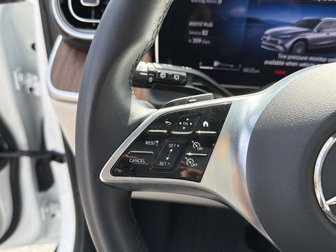 Used 2025 Mercedes-Benz GLC 350e 4MATIC image 25