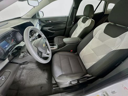 Used 2025 Chevrolet Trax LS image 13