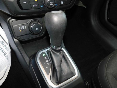 Used 2018 Jeep Renegade Altitude image 23