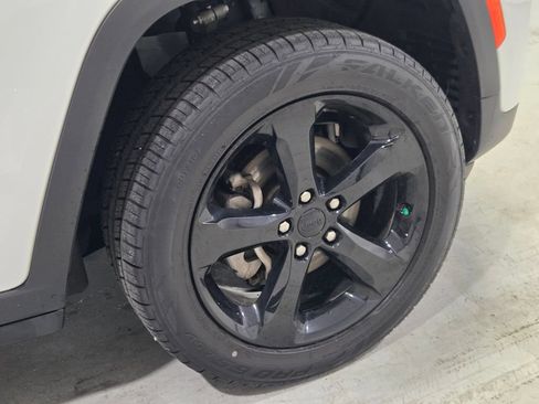 Certified 2022 Jeep Grand Cherokee Altitude AWD/4WD image 19